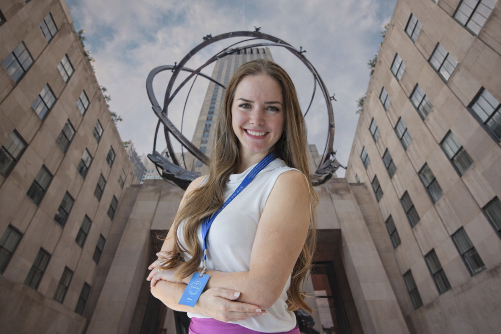 Jovana Ricaneli Beraldo, franqueada da Rockfeller, em unidade de franquia de educacao